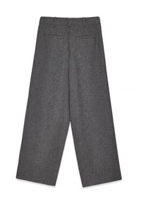 Hallid hallid laiad püksid tekstuurse viimistlusega, millel on vöökoht, kaks taga olevat taskut ja sirge lõikega jalgade disain.