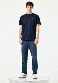 Weekend Offender CANNON BADGE TEE - T-shirts - navy