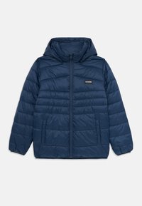 Veste à capuche matelassée bleu marine avec fermeture éclair frontale, poignets élastiques, deux poches latérales et un petit écusson "Outdoors Expedition" sur la poitrine.