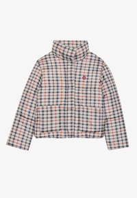 Doudoune à carreaux beige, bleu et rouge avec col montant, deux poches frontales et petit logo de fleur rouge sur la poitrine.