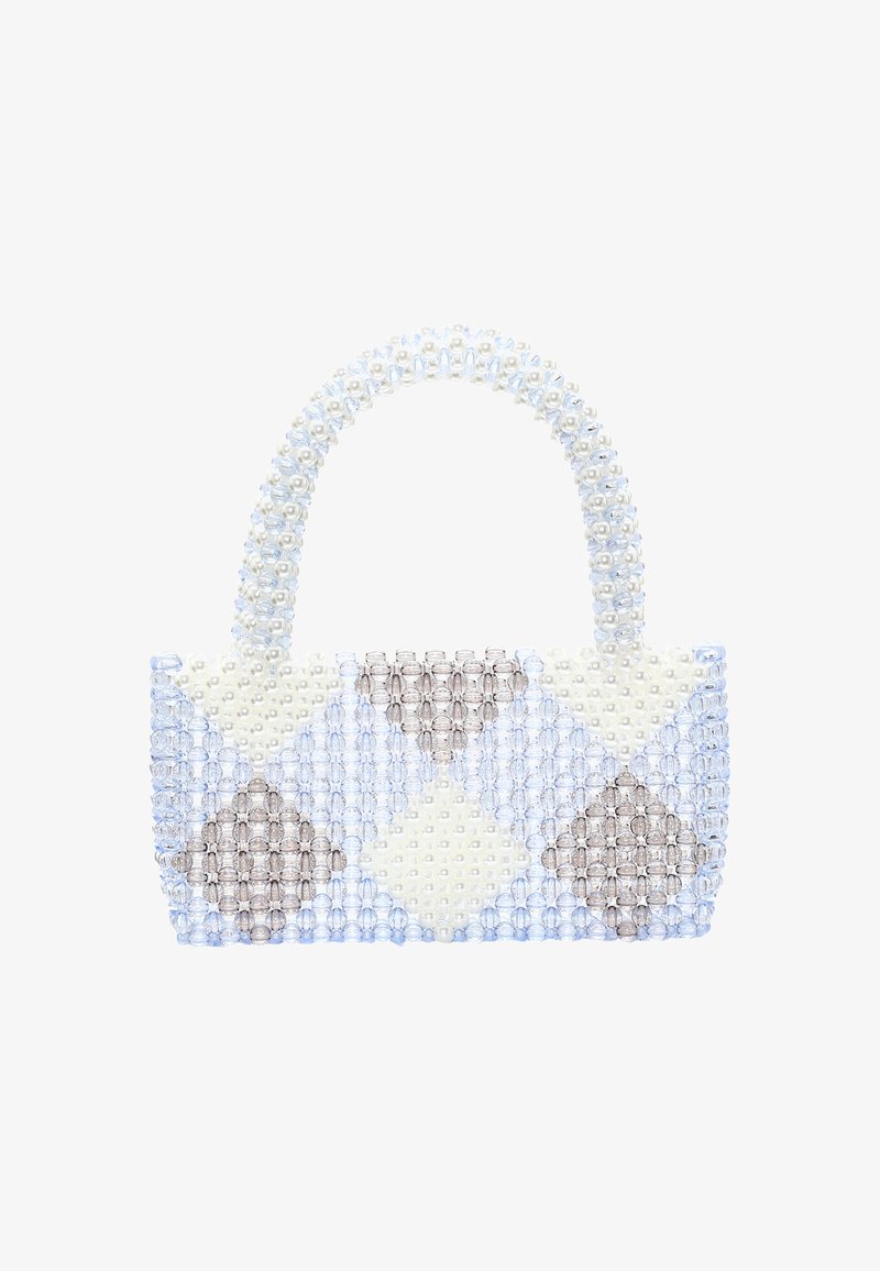Borsa con perline di colore azzurro chiaro, bianco e beige. Forma quadrata con una maniglia arrotondata, caratterizzata da un motivo a diamante e dettagli simili a perle.