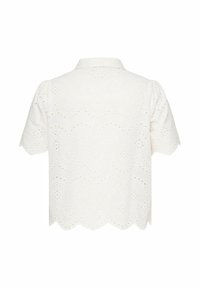 Λευκό μπλουζάκι με κοντά μανίκια και γιακά, κεντημένο με κυκλικά μοτίβα από τρυπητό ύφασμα, με κυματιστό τελείωμα στα μανίκια και στο κάτω μέρος, εμφανιζόμενο από πίσω.