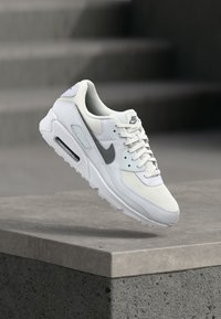 Επιλέχθηκε, white/smoke grey