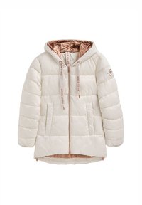 Kremowa pikowana kurtka z kapturem, różowo-złotą podszewką i zamkiem błyskawicznym, logo "Polo Club" na sznurkach i naszywce na lewej rękawie.