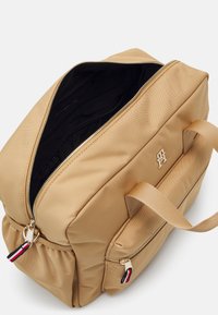 Tommy Hilfiger CHANGING BAG SET UNISEX - Sac à langer - khaki