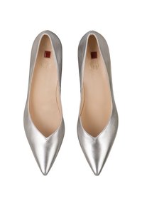 Paire de ballerines argentées à bout pointu pour femmes avec semelles intérieures beiges marquées "högl", vues de dessus sur un fond blanc.