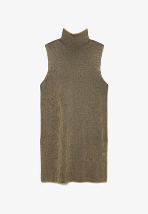 Mouwloze coltrui in olijfgroen, met een ribbelstructuur en een aansluitend ontwerp, voorzien van splitjes aan de zoom voor extra bewegingsvrijheid.
