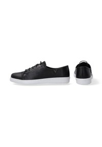 Schwarze Ledersneaker mit abgerundetem Zehenbereich, Schnürdesign, weißer Gummisohle und dezentem Branding an der Seitenpartie.