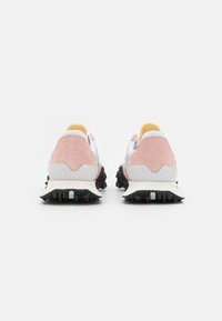 New Balance Tenisky - light pink