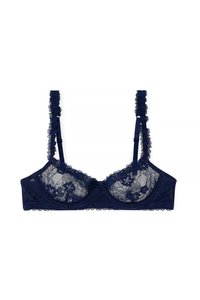 Soutien-gorge en dentelle bleu marine avec des motifs floraux, des bonnets transparents et des bretelles ajustables froncées. Présente un petit nœud au centre et des bords festonnés.