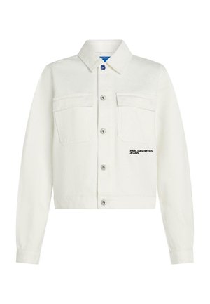 Bijela košulja jakna s dva džepa na prsima, šiljasti ovratnik i logo „Karl Lagerfeld Jeans“ na lijevom džepu.