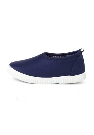 TIPO  - Zapatillas - azul marino