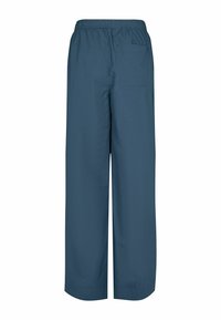 Niebieskie lekkie spodnie typu wide-leg z elastycznym pasem i jedną tylną kieszenią. Gładka tekstura i casualowy design.