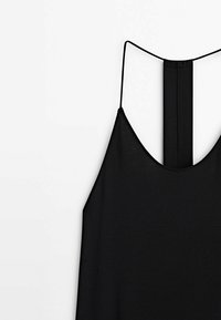 Haut noir sans manches avec fines bretelles et détail vertical en tissu à l'arrière, présenté sur un fond blanc.