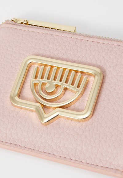 CHIARA FERRAGNI EYELIKE BUCKLE - Πορτοφόλι - zephir