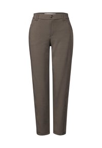 Pantalon marron ajusté en tissu lisse, avec fermeture à bouton à l'avant, passants de ceinture et poches latérales.