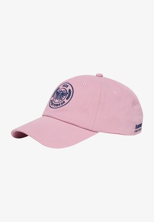 Roze katoenen honkbalpet met een gebogen rand, voorzien van een marineblauwe geborduurde bijenlogo en de tekst "sportswear" aan de voorkant.