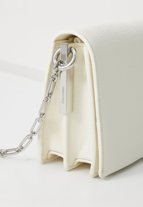 MINI CHAIN BAG - Cross body bag - chalk2