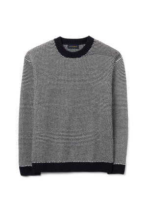 Navy- und weiße Strickjacke mit Rundhalsausschnitt, die ein strukturiertes Muster sowie gerippte Bündchen und Saum aufweist. Das Etikett trägt die Aufschrift "PILOMBO."