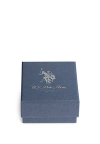 Boîte cadeau en carton bleu foncé avec un logo argenté d'un joueur de polo et le texte "U.S. Polo Assn. Depuis 1890" sur le couvercle. Forme carrée, texture lisse.
