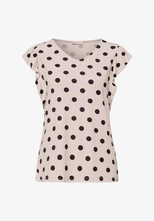 Blusa beige de manga corta con lunares negros, cuello en V y bordes de manga ligeramente fruncidos.