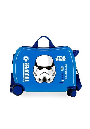 Maleta azul para niños con ruedas que presenta un gran casco blanco de Stormtrooper y logos y texto de Star Wars.