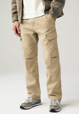 REGULAR FIT STRAIGHT LEG STRETCH - Pantalones cargo - stone