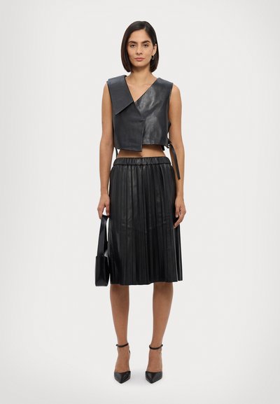 STUDIO ID Vest - nappa black