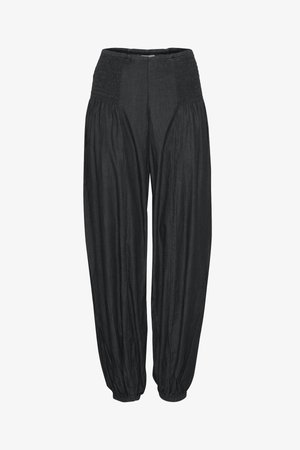 Schwarze, locker sitzende Hose mit elastischem, gerafftem Bündchen und elastischen Bündchen am Saum, gefertigt aus leichtem, strukturiertem Stoff.