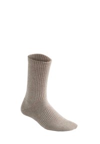 Beige geribbelde middellange sok tot de kuit met versterkte hiel en teen, rechtopstaand op een witte achtergrond.