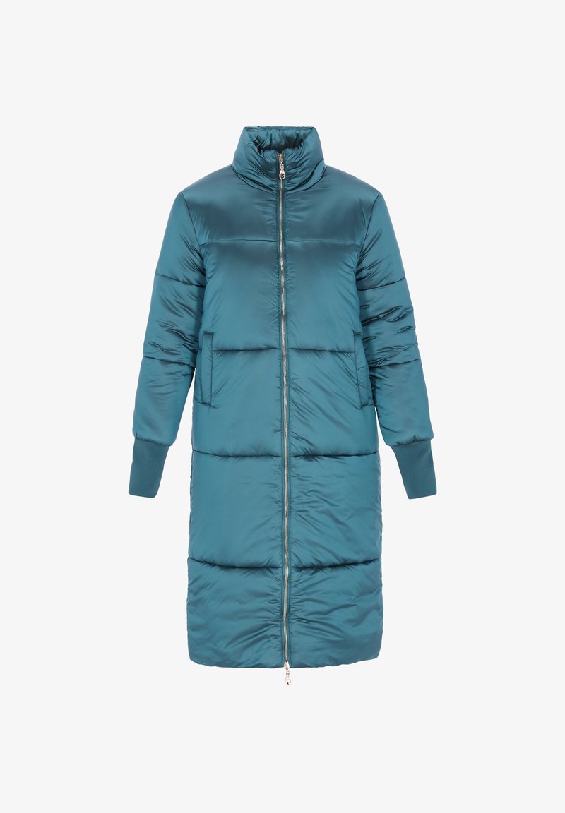 Turkusowy pikowany płaszcz z wysokim kołnierzem, zamkiem z przodu i bocznymi kieszeniami. Posiada elastyczne mankiety i lekko rozkloszowany dół dla dodatkowego ciepła.