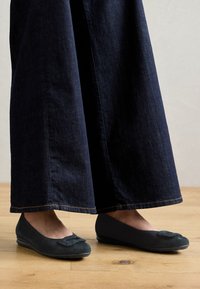 Wedges - dark-blue