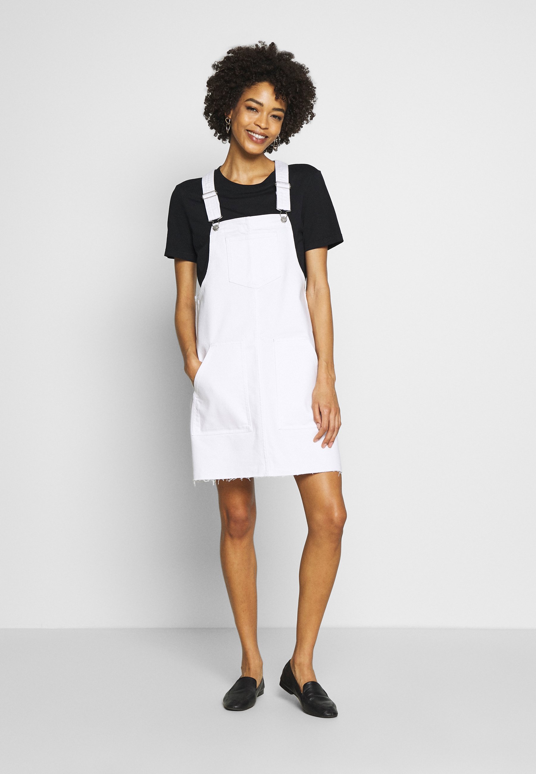 Qs By S Oliver Kleid Kurz Freizeitkleid White Weiss Zalando De 