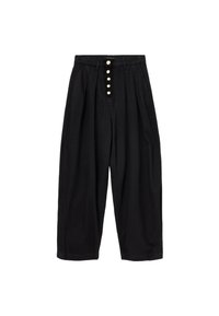 Pantalones negros hechos de una tela suave. Presentan una cintura alta, una silueta de pierna ancha y un cierre delantero con cinco grandes botones blancos.