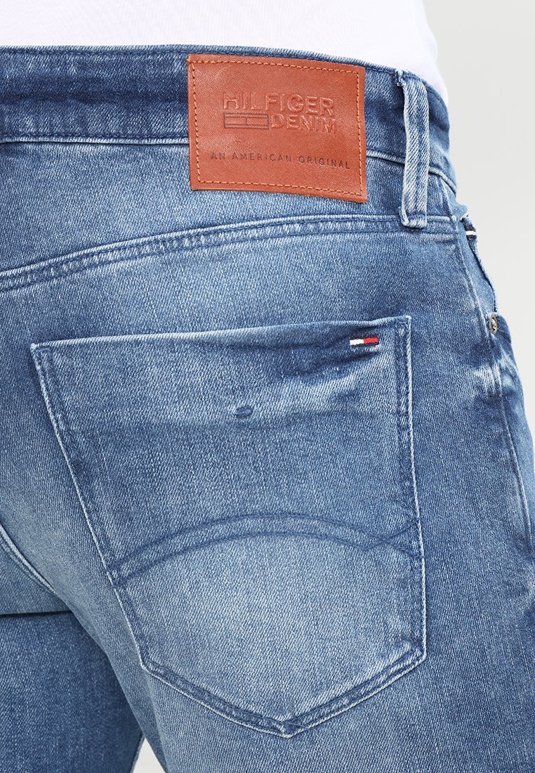 Tommy Jeans SCANTON BEMB - Slim fit jeans - berry mid blue comfort/blue  denim - Zalando.co.uk