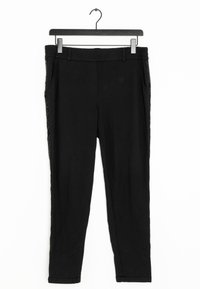 Pantalon noir en tissu doux, avec deux poches latérales et une coupe ajustée. Ils présentent des accents texturés sur les côtés et un design à jambes droites.