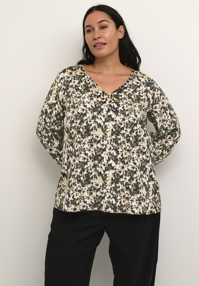 Langärmlige Bluse in Cremetönen mit schwarzem und grünem abstraktem Blumenmuster, mit V-Ausschnitt und lockerem, entspanntem Schnitt. Glatte Stofftextur.