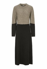 Stickad klänning med en beige överdel, svart nederdel och långa ärmar. Designen inkluderar en rak silhuett och kontrastsömmar vid nederkanten.