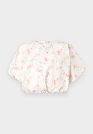 Ziedu blūze ar baltu fona, dekorēta ar pasteļa rozā un pelēkiem ziedu rakstiem, pūkainām piedurknēm un savilktu apakšmalu. Aizmugurējā atslēga.