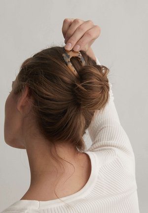 Hair styling accessory - black