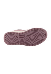 Fioletowa gumowa podeszwa sneakersów z fakturowanym okrągłym wzorem i logo marki; zaokrąglone krawędzie i żłobiona krawędź dla lepszej przyczepności.