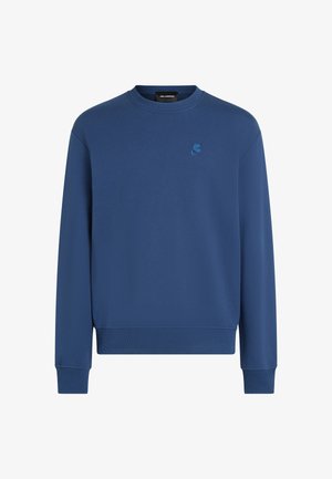 Hanorac albastru dintr-un material moale, cu guler rotund, mâneci lungi, manșete și tiv din material rib, și un mic logo brodat pe piept.