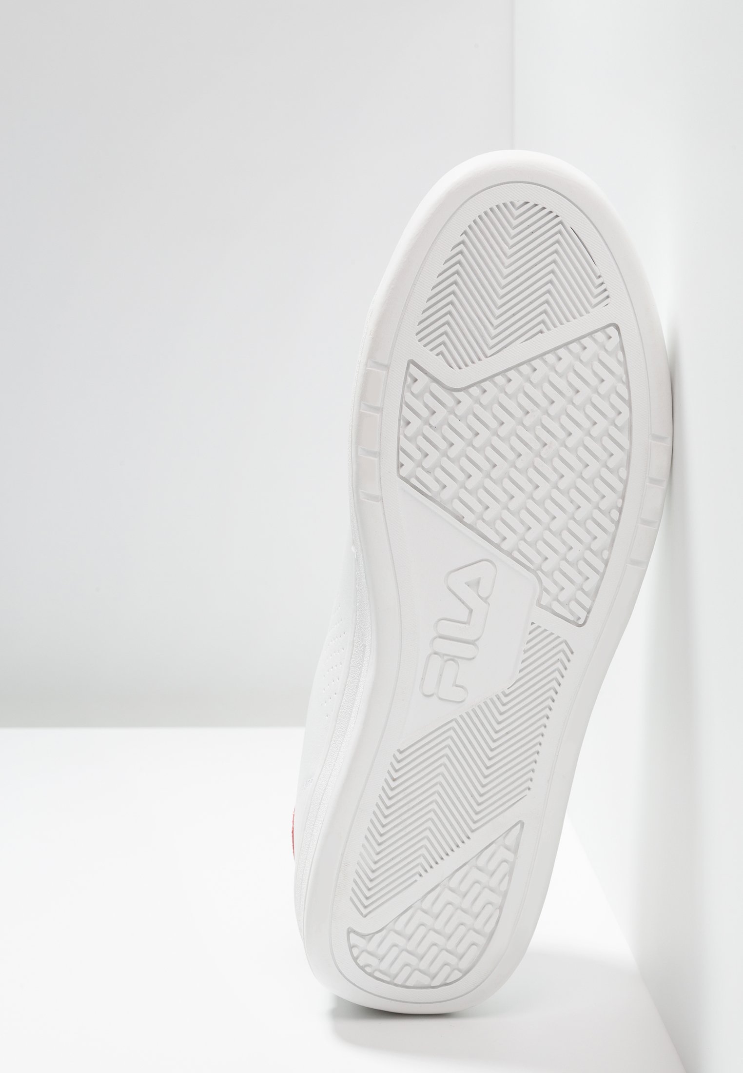 Fila CROSSCOURT 2 F LOW Treningssko whiteredhvit Fila CROSSCOURT 2 F LOW Treningssko whiteredhvit