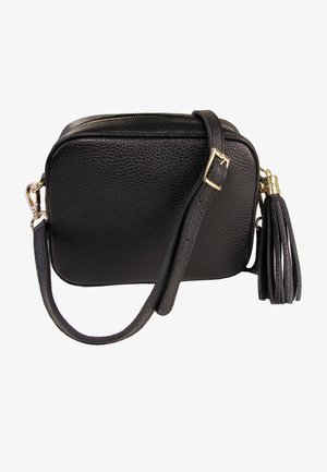 Zwarte leren crossbody tas met een gestructureerd oppervlak, ritssluiting en afneembare riem. Heeft een decoratieve tassel als detail.