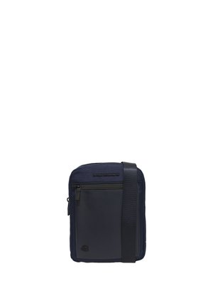 Borsa a tracolla blu navy realizzata in tessuto resistente, con una parte anteriore testurizzata, un compartimento principale con zip e una tracolla regolabile.