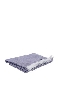 Coperta tessuta viola con superficie texturizzata e bordo frangiato bianco, piegata ordinatamente per la visualizzazione.