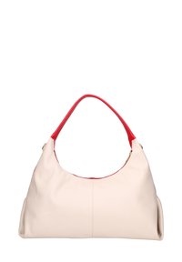 Leren schoudertas met een zachte beige body en contrasterende rode accenten op de handgreep en het interieur, met een gladde textuur en een minimalistisch ontwerp.