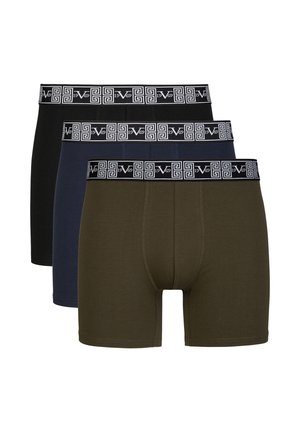Drei Herren-Boxershorts in Schwarz, Marineblau und Olivgrün mit gemusterten elastischen Bündchen in Schwarz und Weiß.