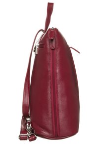 Rote Leder-Tasche mit runder Form, ausgestattet mit einem Reißverschluss, einem abnehmbaren Schulterriemen und einem seitlichen Griff zum Tragen.