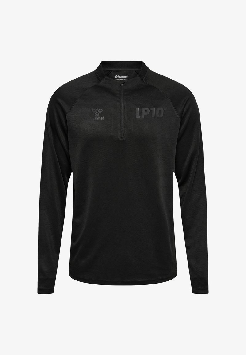 Zwart sportshirt met lange mouwen en kwart rits, gemaakt van vochtafvoerend materiaal. Bevat een matte logo en 'LP10' bedrukt op de borst.